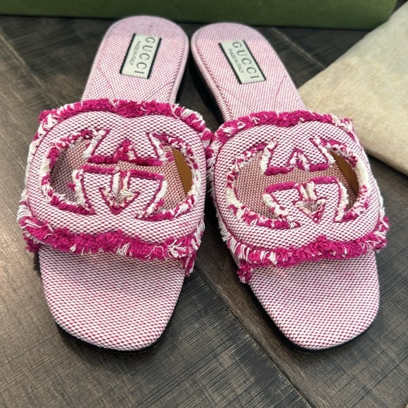 WOMEN'S INTERLOCKING G SLIDE SANDAL SIZE 37.5 - Picture 13 of 17